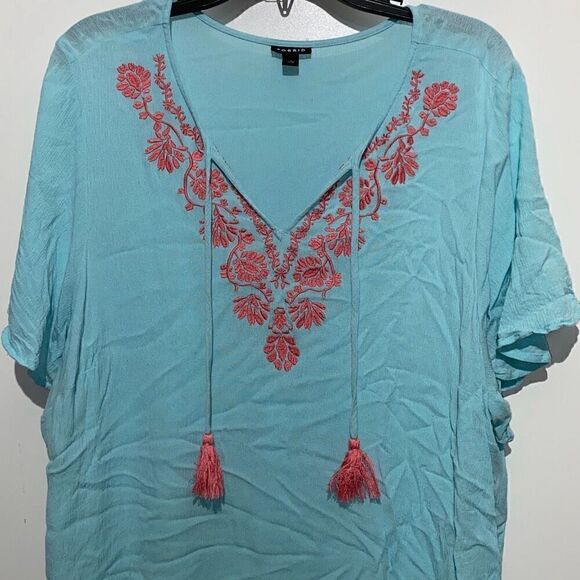 Torrid Women's Light Blue Pink Embroidered Short Sleeve Tunic Top Size 3 - Picture 1 of 6